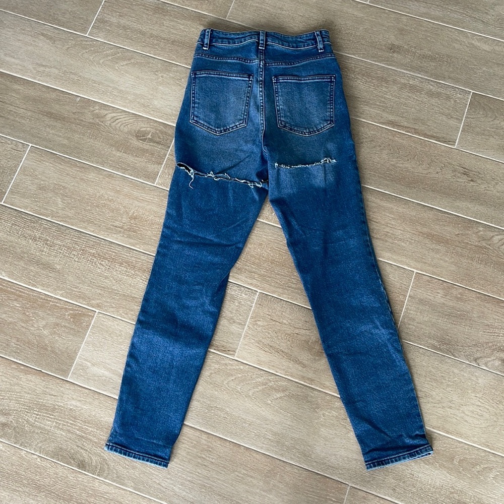ASOS booty rip mom jeans!!! Size 26x32!
